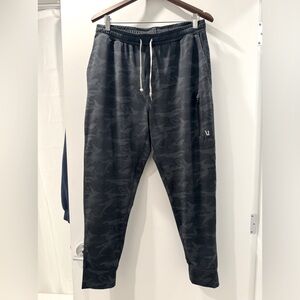Mint condition Vuori Sunday Performance Jogger, charcoal camo, sz large